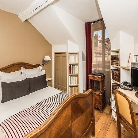 Chambres D'Hotes La Closerie Des Trois Marottes Melun Exterior photo